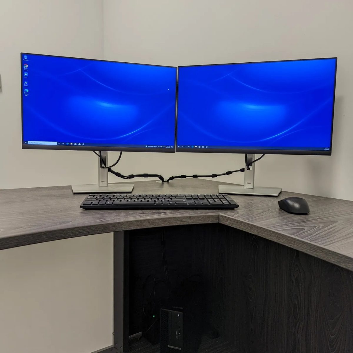 Dual-monitor workstation build