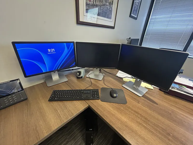 iMac corner workstation set up by FTL Technology Group